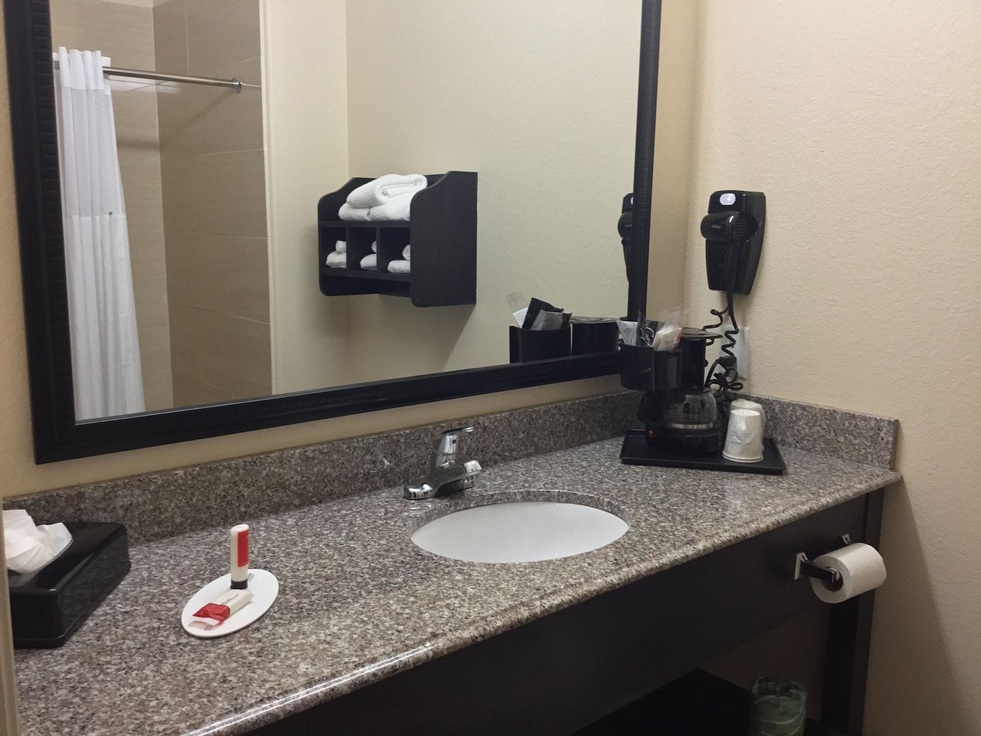 Days Inn & Suites By Wyndham Galveston West/Seawall Buitenkant foto