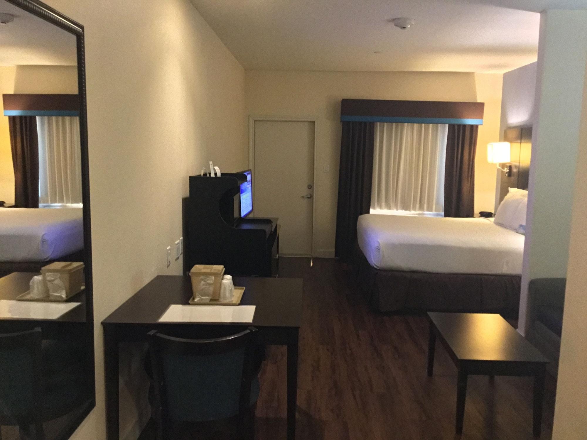 Days Inn & Suites By Wyndham Galveston West/Seawall Buitenkant foto