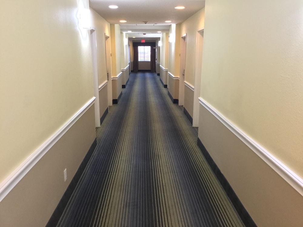 Days Inn & Suites By Wyndham Galveston West/Seawall Buitenkant foto