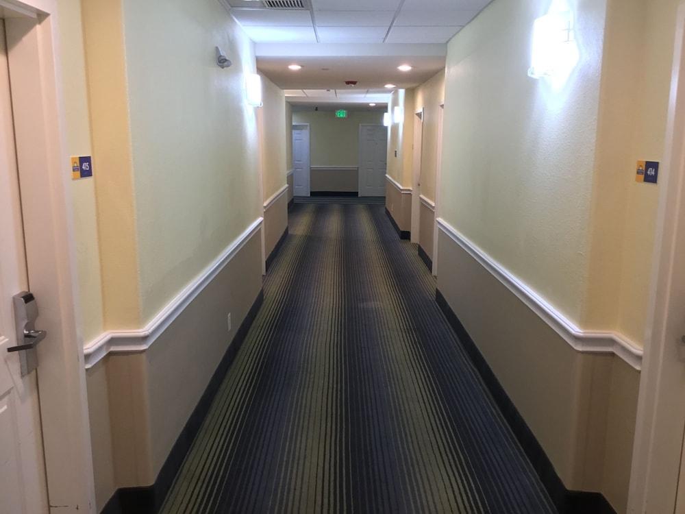 Days Inn & Suites By Wyndham Galveston West/Seawall Buitenkant foto