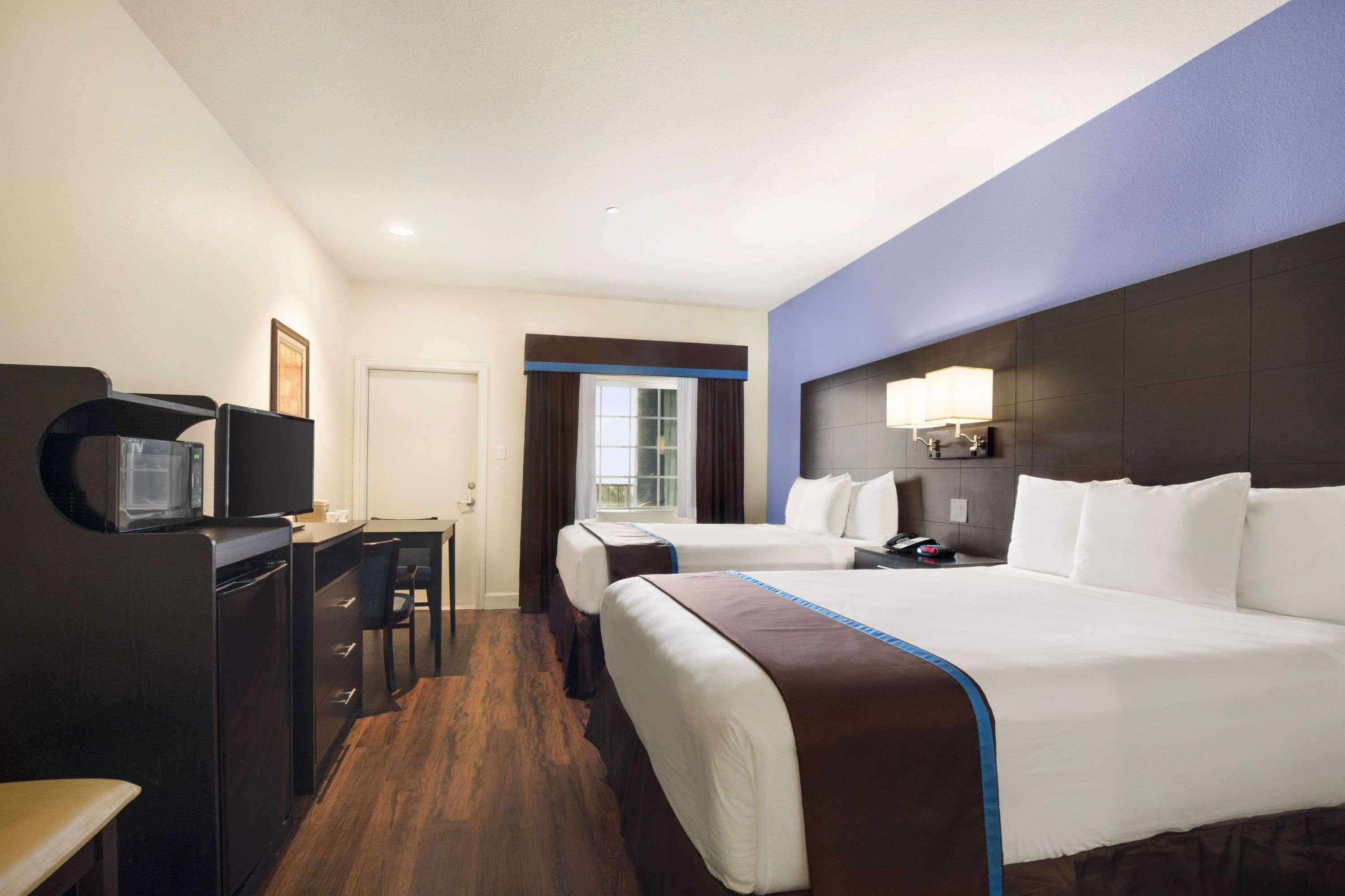 Days Inn & Suites By Wyndham Galveston West/Seawall Buitenkant foto