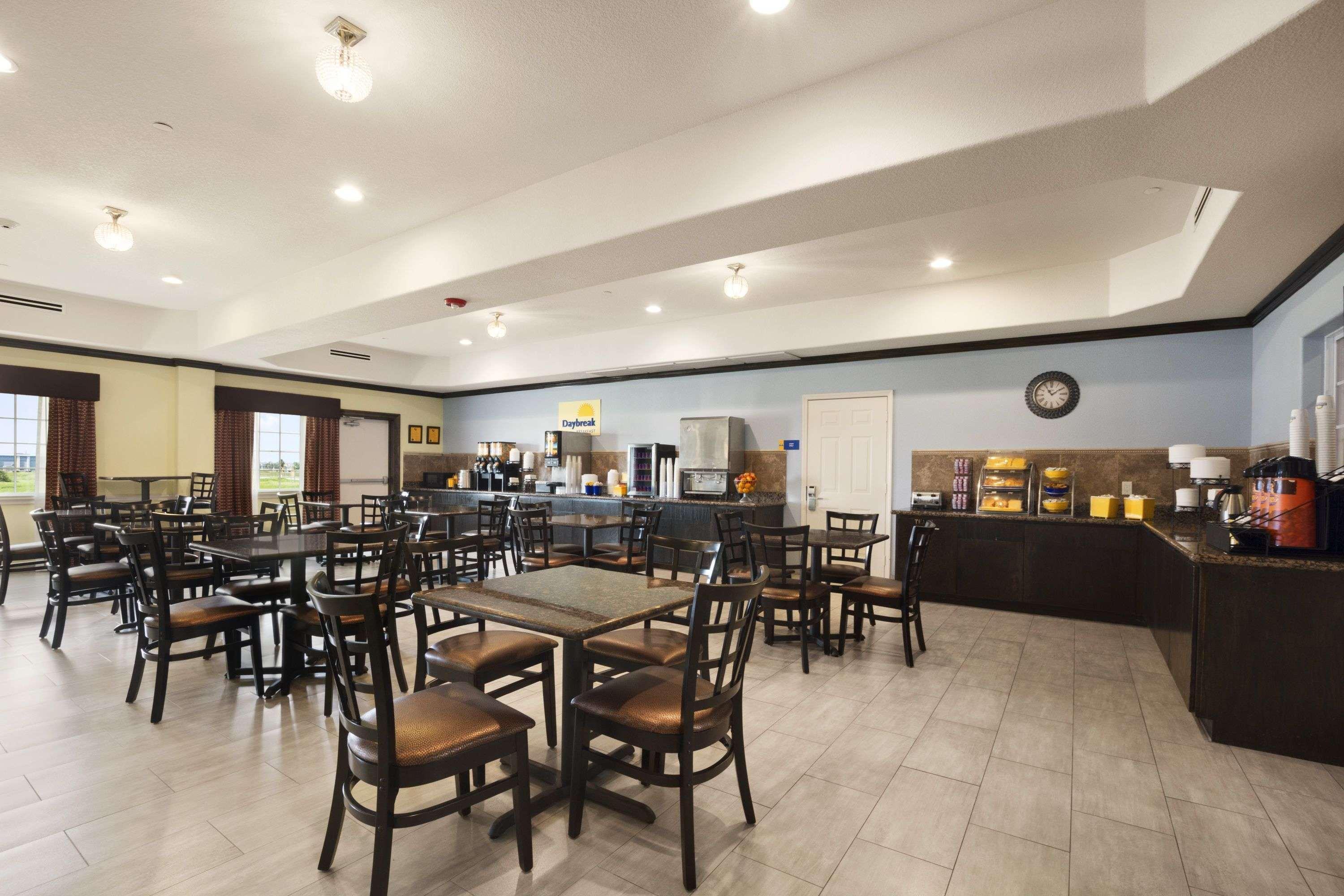 Days Inn & Suites By Wyndham Galveston West/Seawall Buitenkant foto