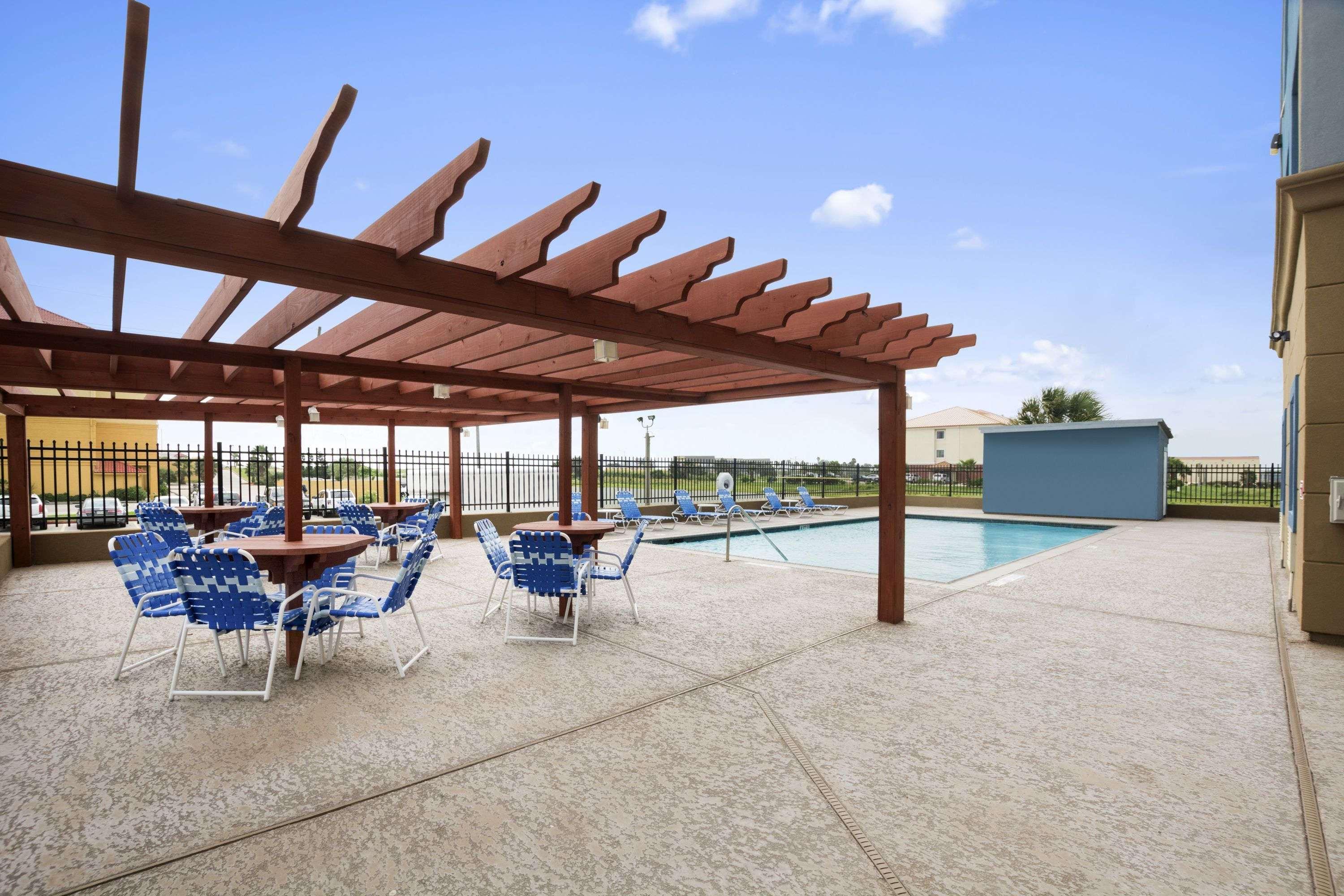 Days Inn & Suites By Wyndham Galveston West/Seawall Buitenkant foto