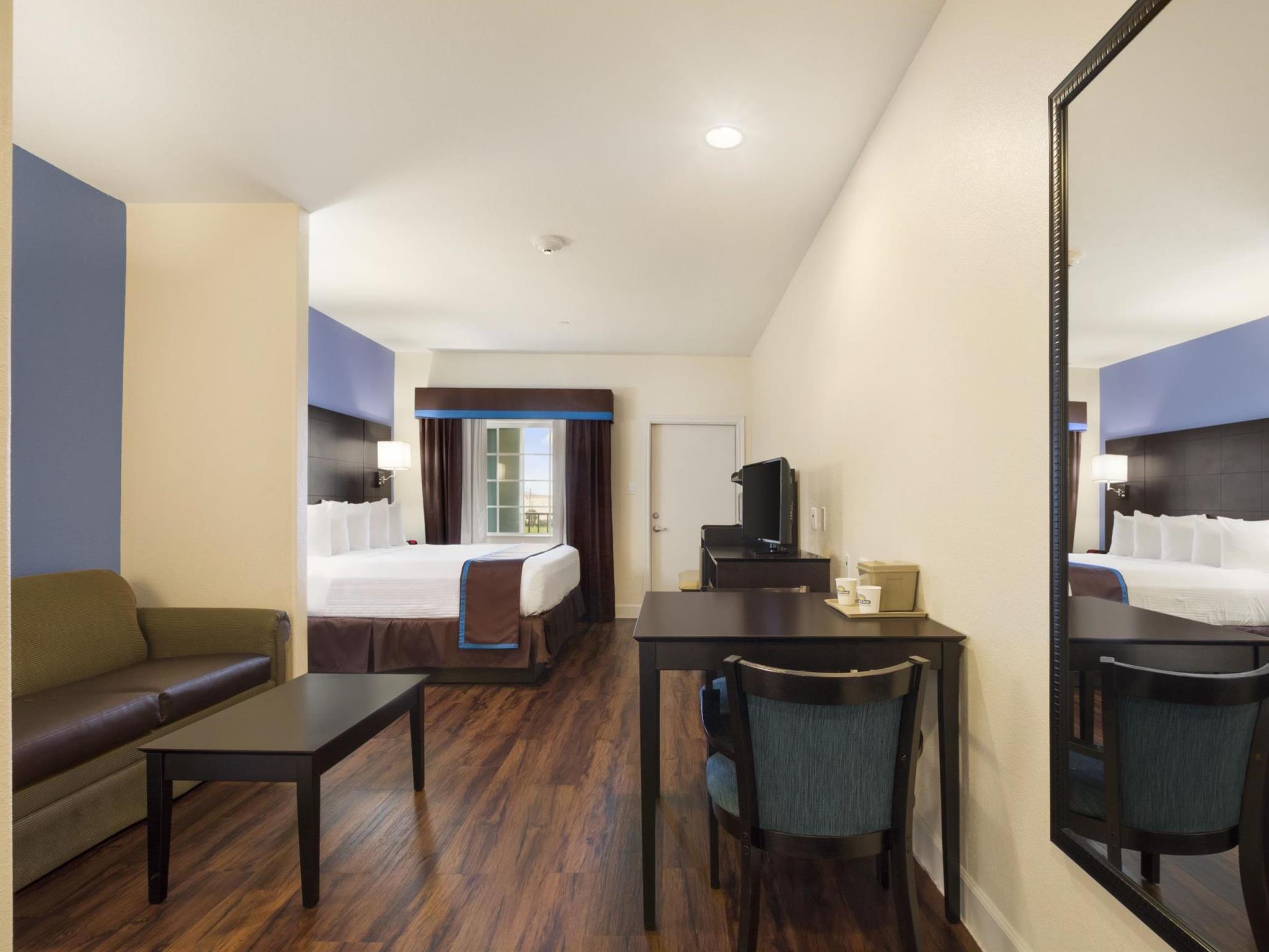 Days Inn & Suites By Wyndham Galveston West/Seawall Buitenkant foto