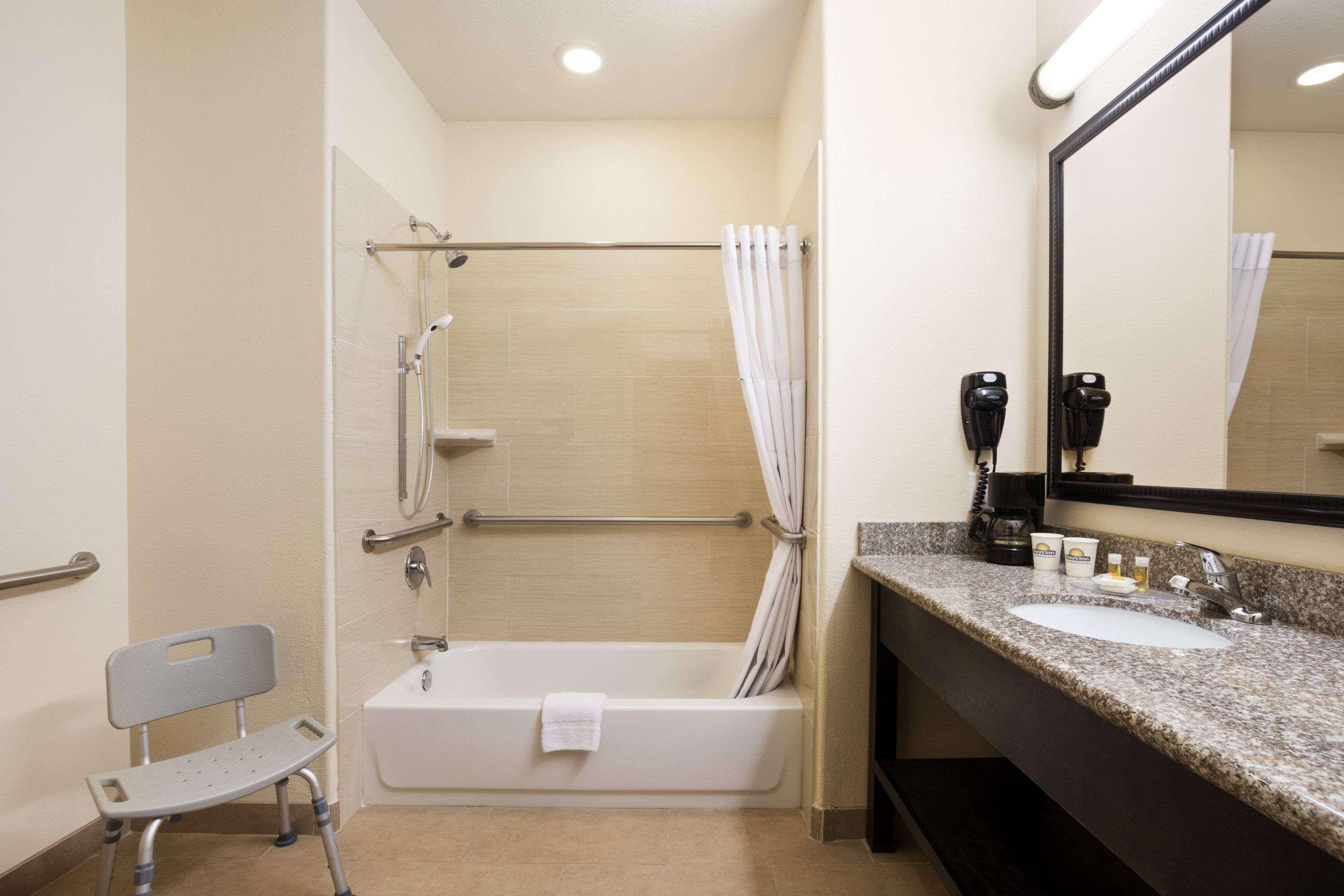 Days Inn & Suites By Wyndham Galveston West/Seawall Buitenkant foto