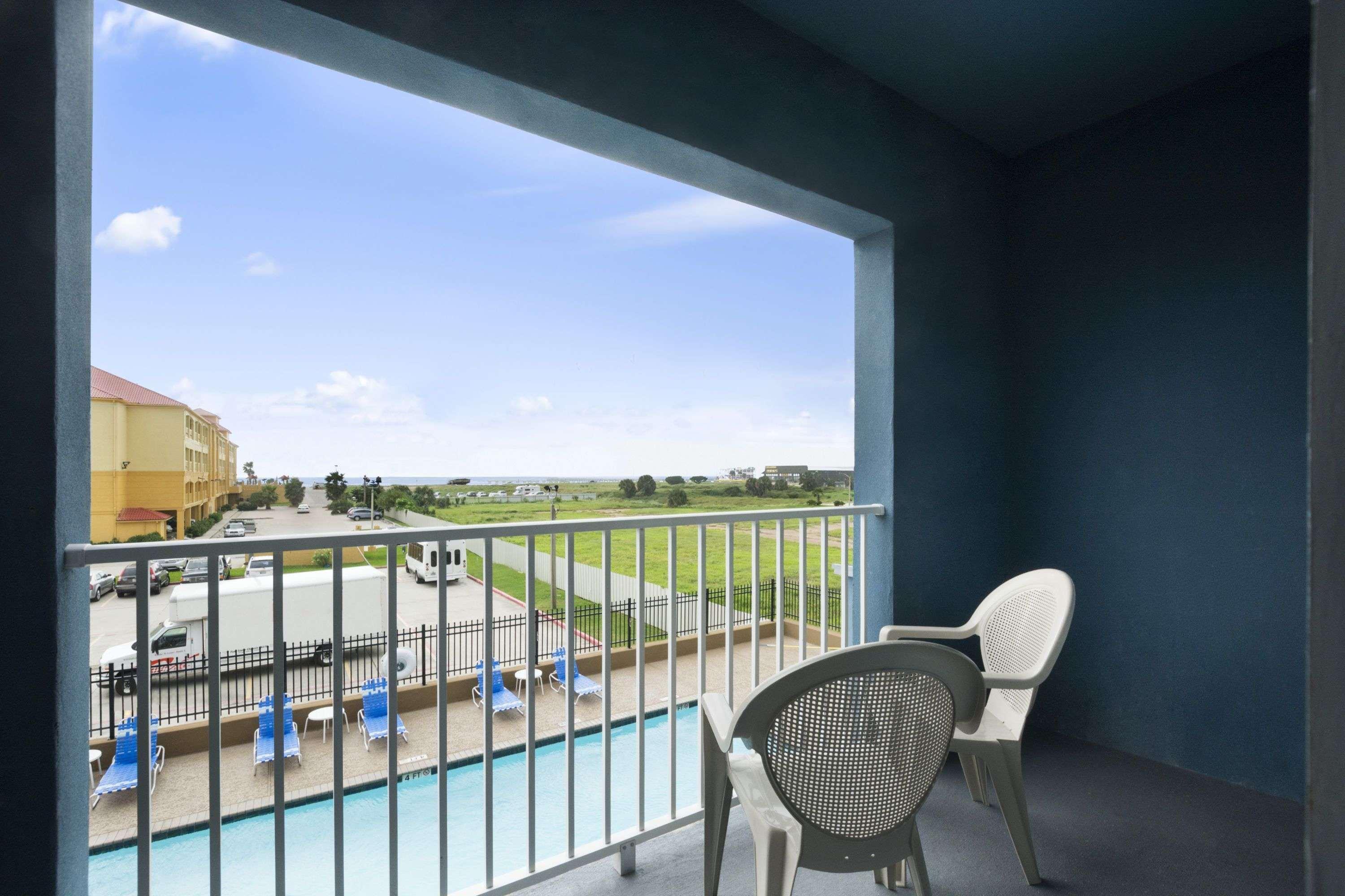 Days Inn & Suites By Wyndham Galveston West/Seawall Buitenkant foto