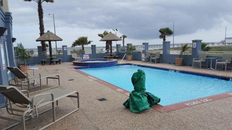 Days Inn & Suites By Wyndham Galveston West/Seawall Buitenkant foto